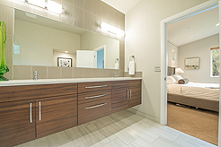 BROOKSIDE MODERN SHOWPIECE